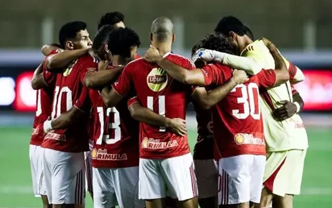 الأهلي يواجه سيراميكا كليوباترا في قمة مثيرة بالدوري المصري.. محاولة لتصحيح المسار