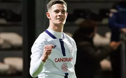 مستقبل المهاجم الشاب روبي يور بين اهتمام الأهلي ورغبته في البقاء بأوروبا