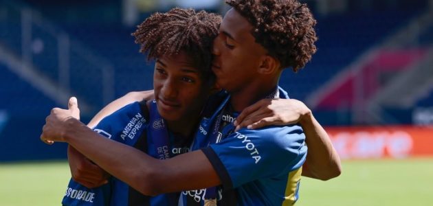 أرسنال يواصل ثورة المواهب: اهتمام متصاعد بالتوأم الإكوادوري إدوين وهولجر كوينتيرو